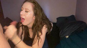 I just love to get sprayed with cum 🤤