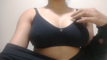 Black bra, ull boobs and a lovely reveal 🤗