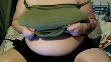 u/TheSexySmurf and her big, soft, saggy titties.