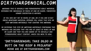 Dirtygardengirl take dildo in butt on the roof & prolapse