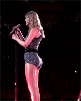 Taylor Swift revealing her perfect little bubble butt