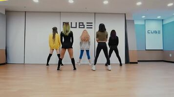 Hyuna & backup dancers