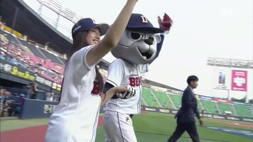 KRIESHA CHU looking fine throwing out first pitch!