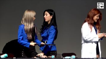 Eunseo and Yeoreum at it again!