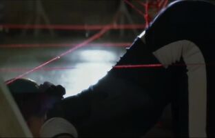 Catherine Zeta Jones, she dips beneath lasers, in Entrapment